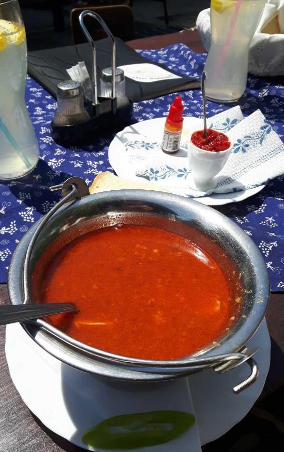 Tassi Halaszcsarda-Karasz Haz Luaran gambar